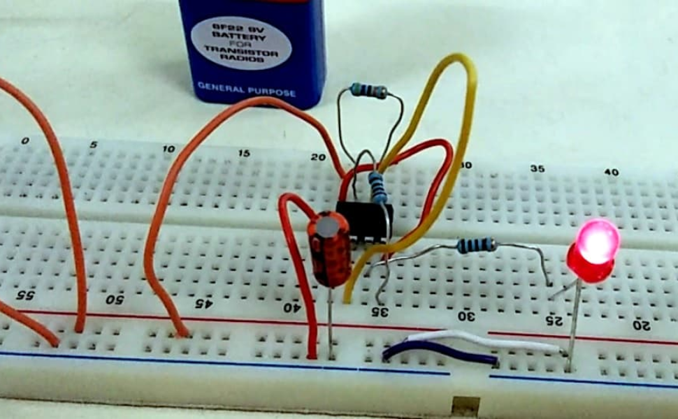 Blinking LED using IC555