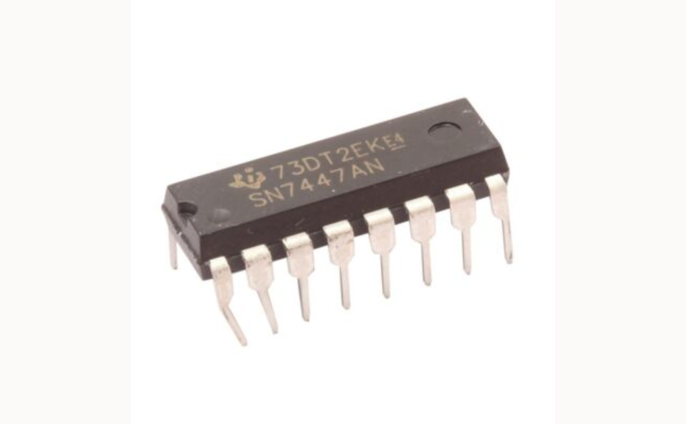 IC 7447 – BCD to 7-Segment DecoderDriver (Pack of 2)