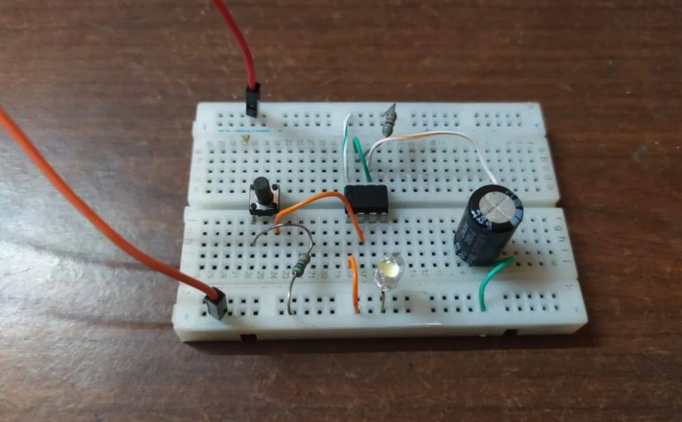 Monostable Multivibrator with IC 555 Timer Circuit
